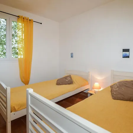 2 Bedroom Lovely Apartment In Afa アパート アファ