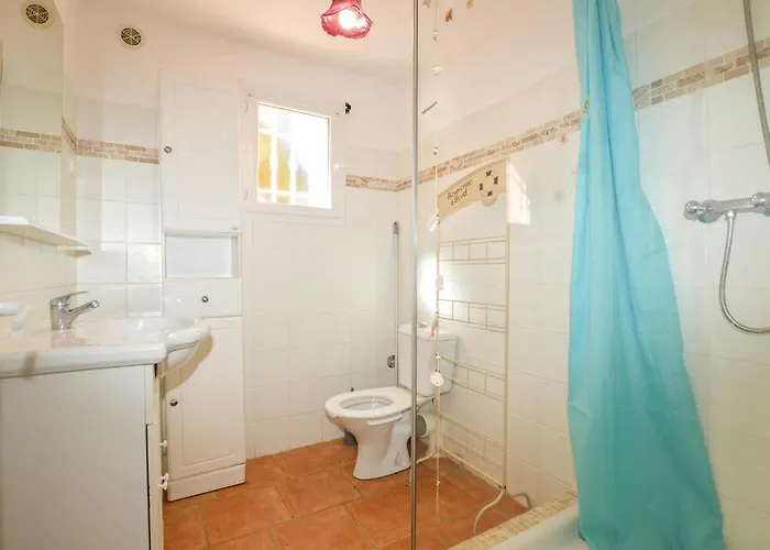 2 Bedroom Stunning In *