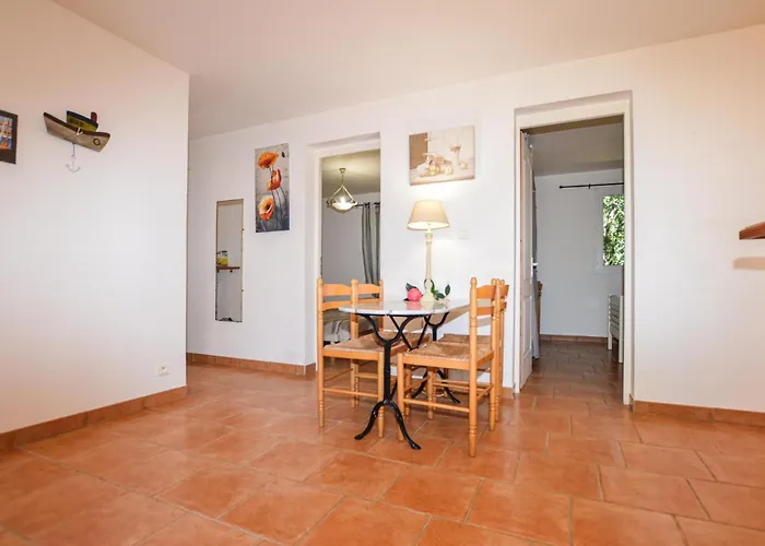 Appartement 2 Bedroom Stunning In *